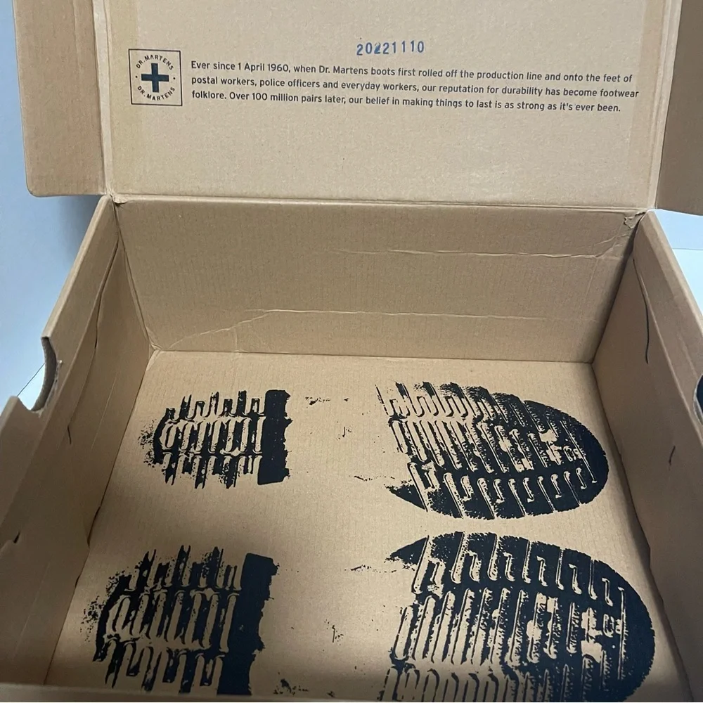 Dr Martens Combs W Black + Black Woman Size 8 BOX ONLY AND TISSUE PAPER - Picture 6 of 8